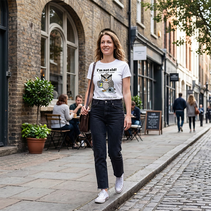 ✨„Nem vagyok öreg” feliratú bagolyos póló✨