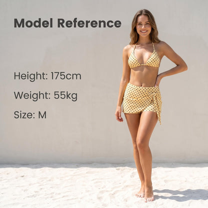👙 Pöttyös, mély nyakkivágású, háromszög alakú bikini alsó – háromdarabos szett