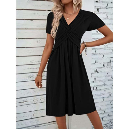 👗✨ Női V-nyakú, keresztbe keresztezett, redős ruha – a V-nyak karcsúsít, a keresztbe keresztezett kivágás eltakarja a hasat, a redők pedig kiemelik a derekát | Elegáns választás munkába járáshoz és randevúkhoz