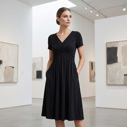 👗✨ Női V-nyakú, keresztbe keresztezett, redős ruha – a V-nyak karcsúsít, a keresztbe keresztezett kivágás eltakarja a hasat, a redők pedig kiemelik a derekát | Elegáns választás munkába járáshoz és randevúkhoz