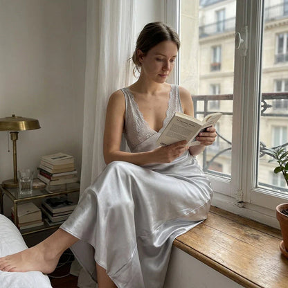 🌙 ✨ Elegáns, V-nyakú hálóing – selyemből készült, lebegő, könnyed, romantikus hangulatot áraszt 💤